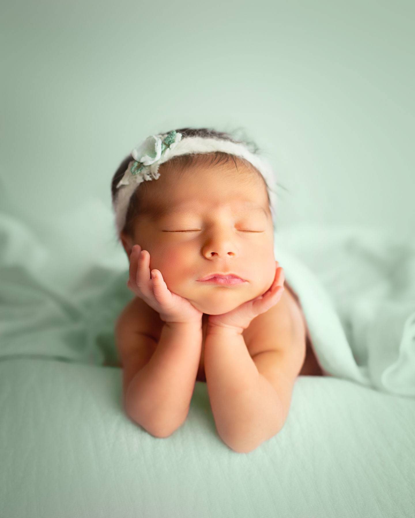 minneapolis-photography-4 baby girl in froggy pose on mind backdrop and floral headband newborn photography minneapolis