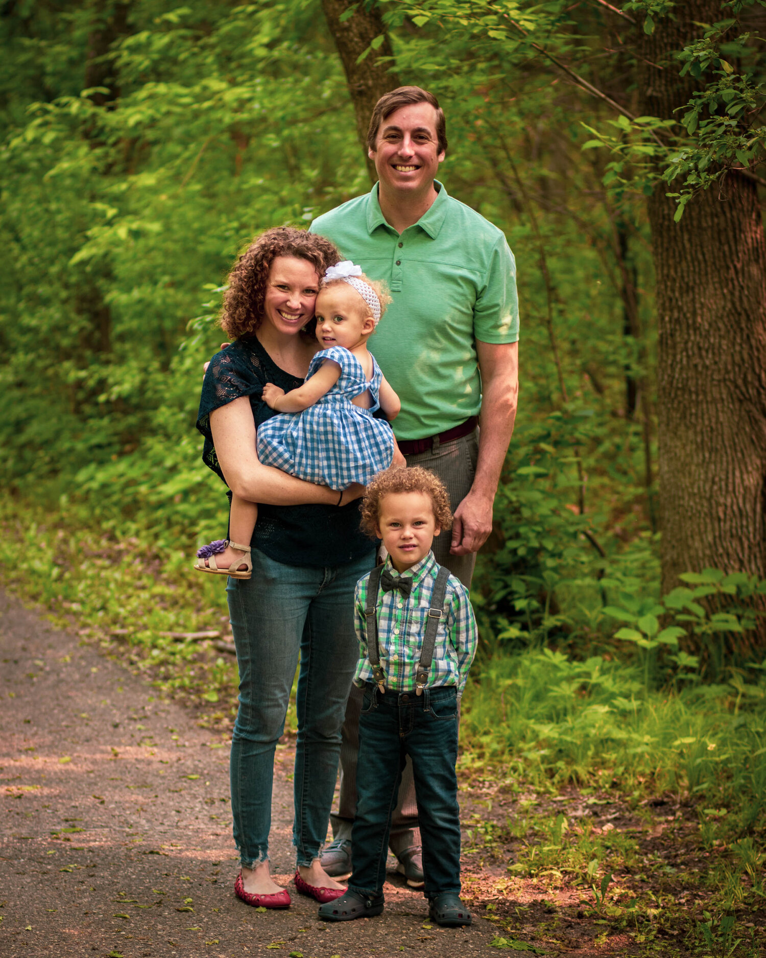 lush green family photography session in Woodbury MN