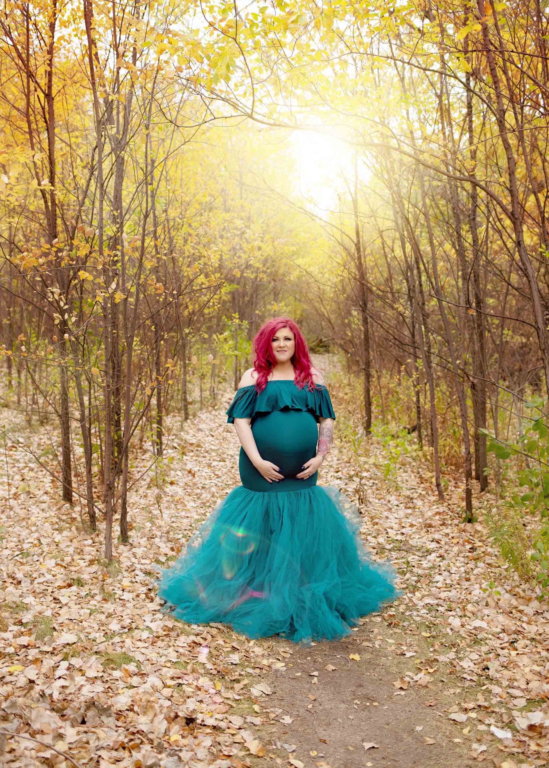 pregnant mom with hot pink hair in teal chicaboo mermaid tulle gown for maternity photography session in maternity photography Minneapolis, Minnesota